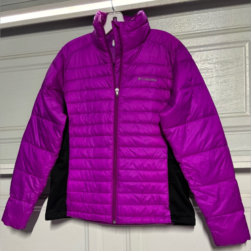 Columbia women’s Vibrant Magenta Puffer Jacket